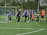 Laatste training S.K.N.W.K. JO7-1 (partijtje tegen de ouders) van maandag 27 mei 2024 (176/180)